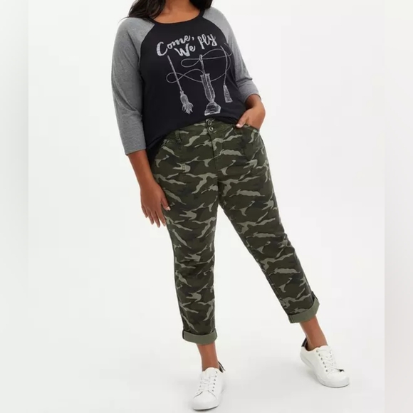 Torrid Hocus Pocus Fly Black & Grey Raglan - Picture 8 of 8